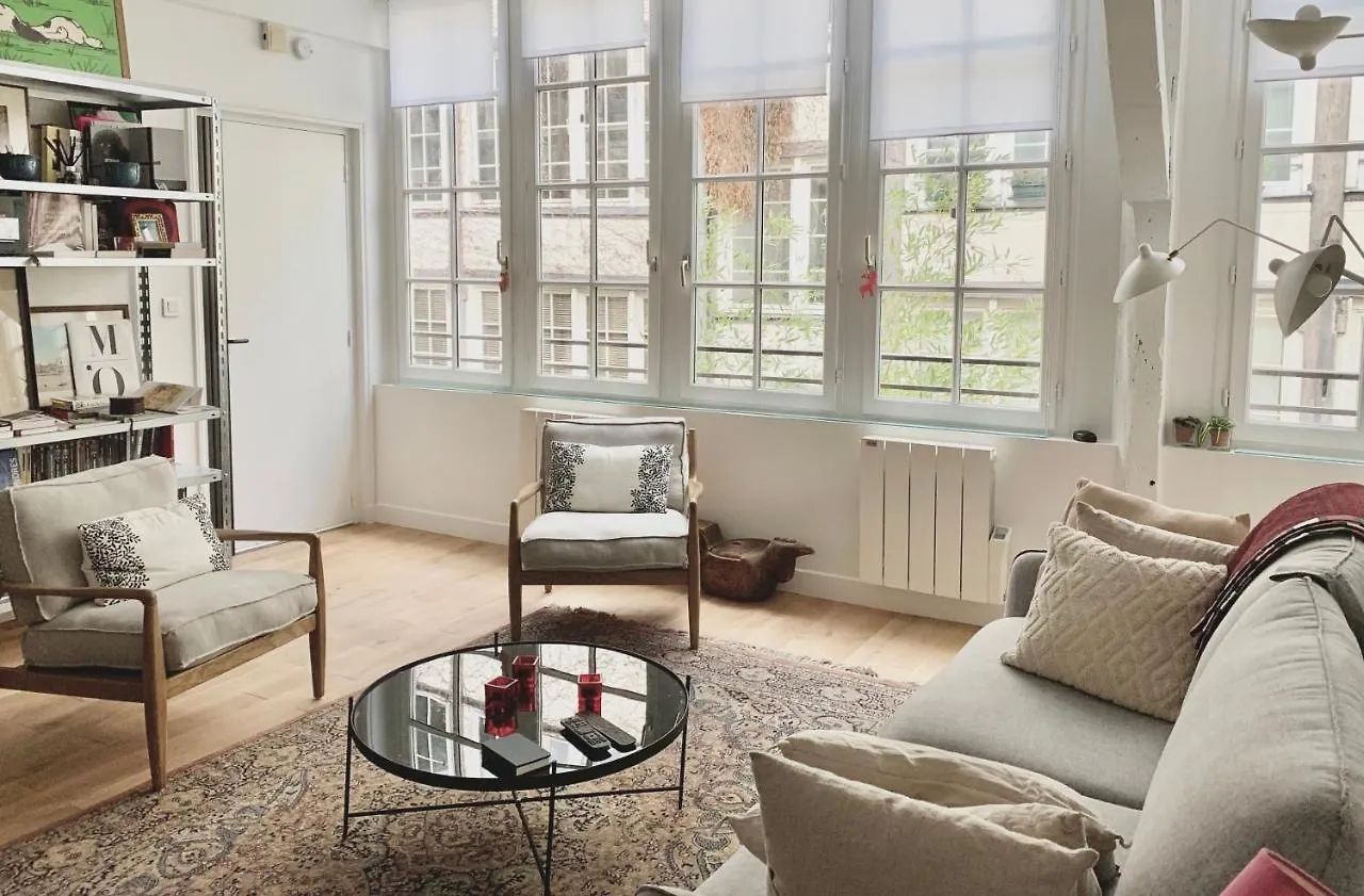 Top Cozy Apartment In The Upper Marais Area パリ フランス